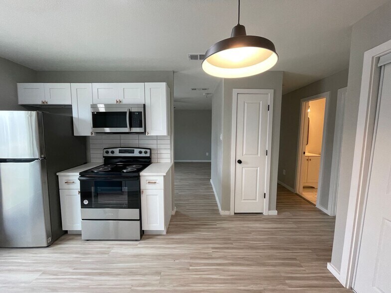 Building Photo - 1603 Benttree Dr