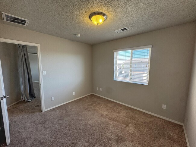 Building Photo - 8901 Eagle Hills Dr NW