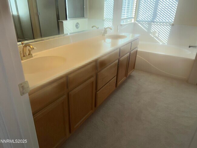 Building Photo - 1809 Lakeland Hills Dr