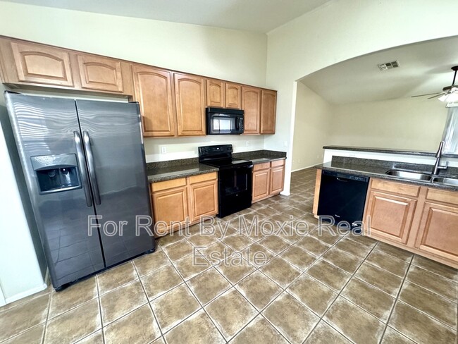 Building Photo - 43385 W Chisholm Dr