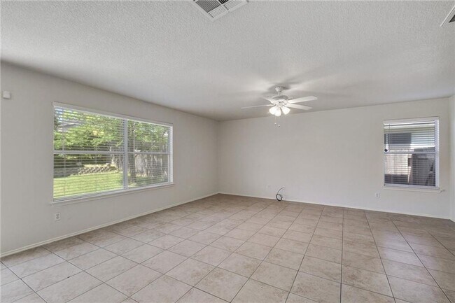 Building Photo - 205 Spring Branch Loop