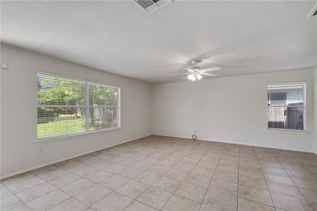 Building Photo - Large 4 Bedroom Home Near Major Conveniences