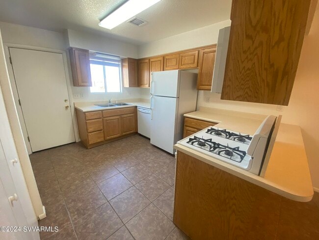 Building Photo - 126 E Paula Cir