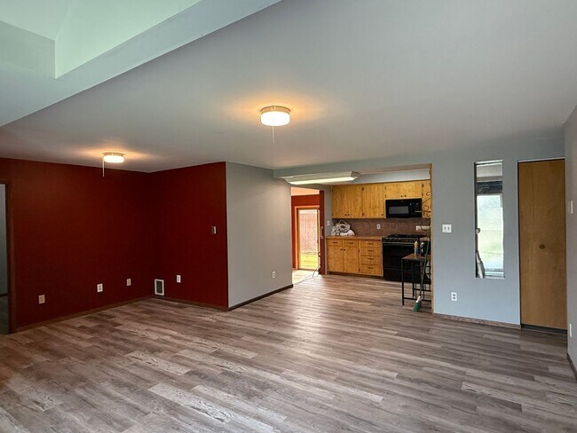 Building Photo - 2 Bed 1.5 Bath Home In Spokane With A Shop!