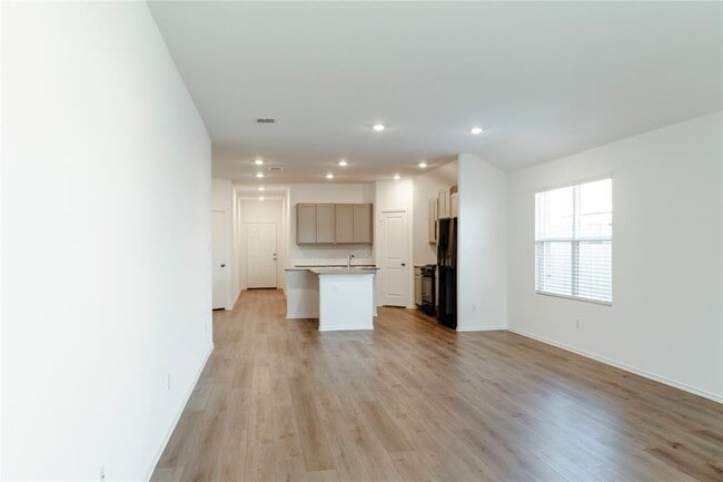 Building Photo - 603 Waterway Ave