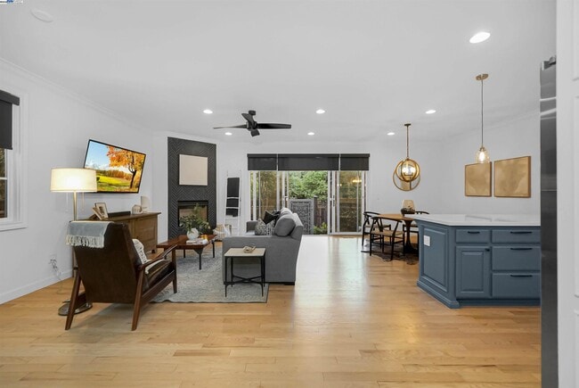 Building Photo - 4 Hardy Ct