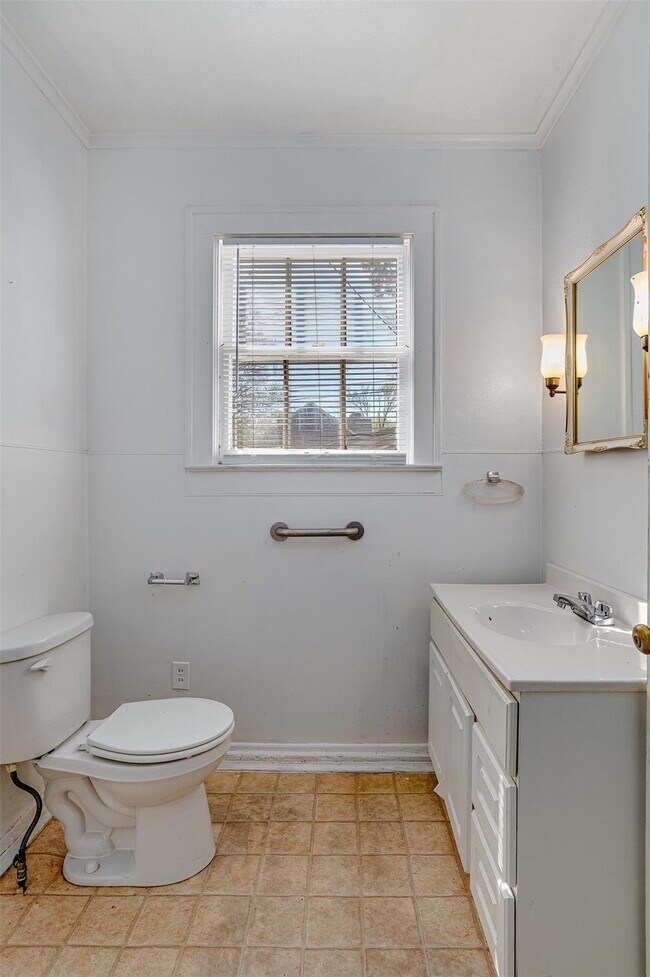 Building Photo - 117 Merrick St