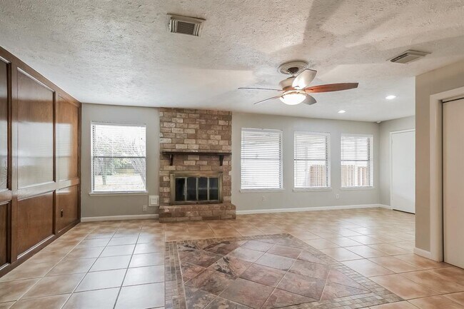Building Photo - 21419 Park Willow Dr