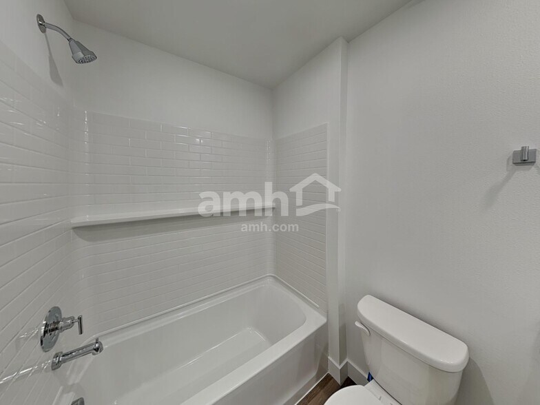 Building Photo - 4720 85th Dr NE