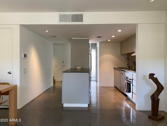 Building Photo - 4411 N 40th St