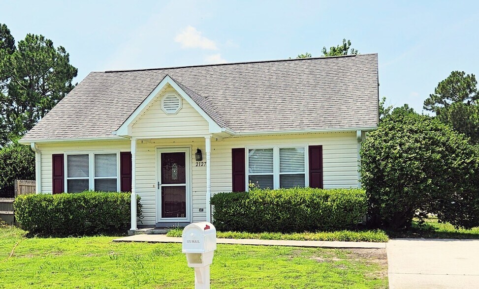 Your home away from home - 2127 Winter Moss Ln