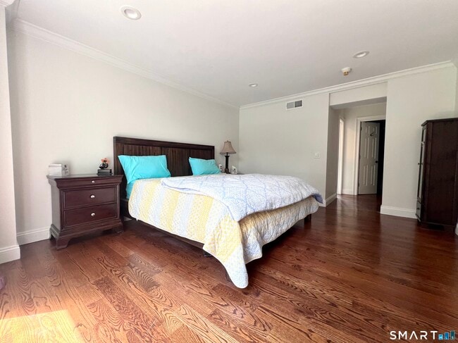 Building Photo - 32 Regents Pk