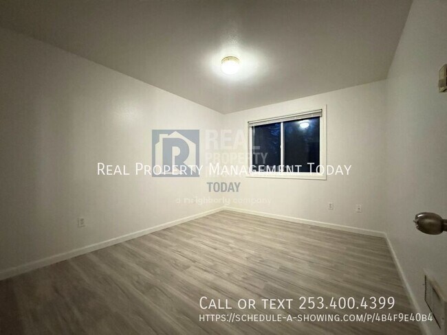 Building Photo - 425 175th St S