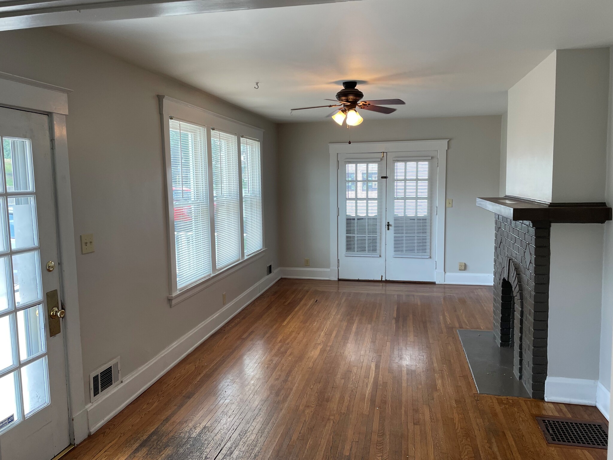 view from entry to living room - 735 S Grand Ave