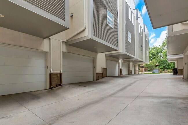 Building Photo - 2720 Federal Blvd