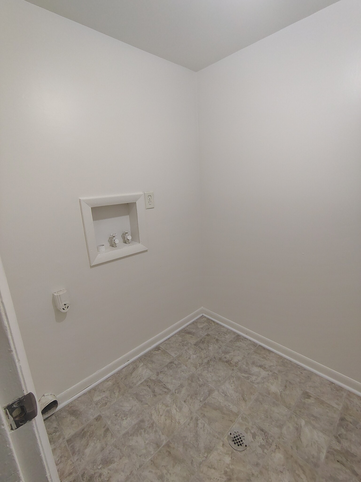 Building Photo - 600 Reusens Rd