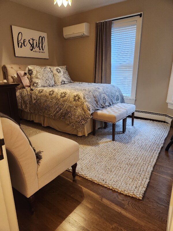 Building Photo - 593 Laurel Ave