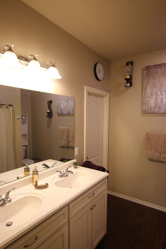 Building Photo - Cozy 4 Bedroom2 Bath Home in West Tyler!