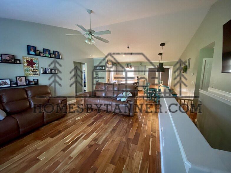 Living room front entrance, unfurnished - 481 Yenowine Ln
