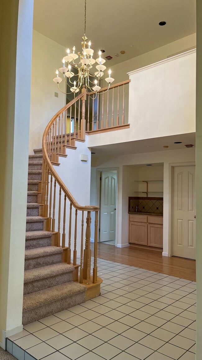 Building Photo - 1079 Sandhurst Dr