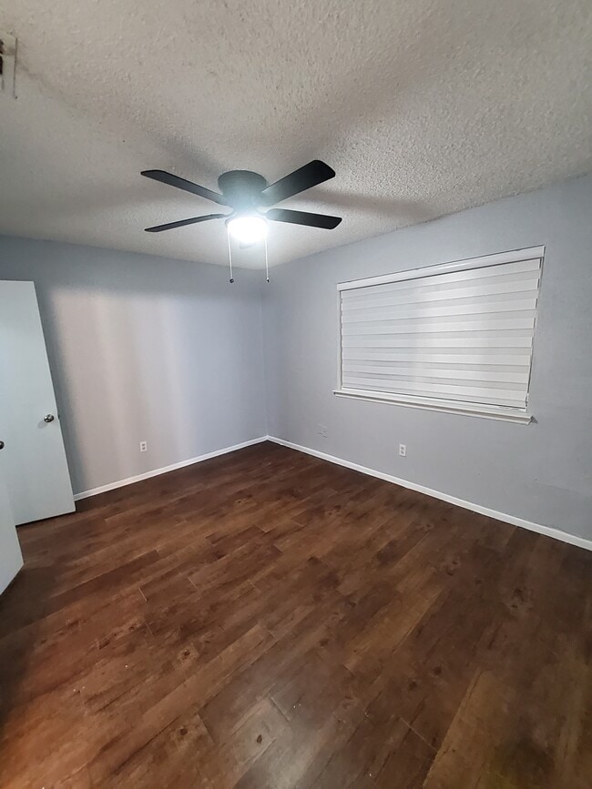 Building Photo - 10151 Inwood Hollow Ln