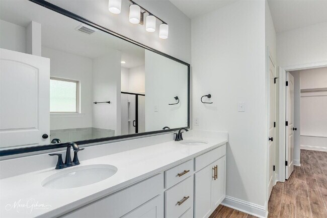 Building Photo - "Charming 3-Bedroom Bossier City Home with 2 Full Baths and 1848 Sq Ft of Comfort!"