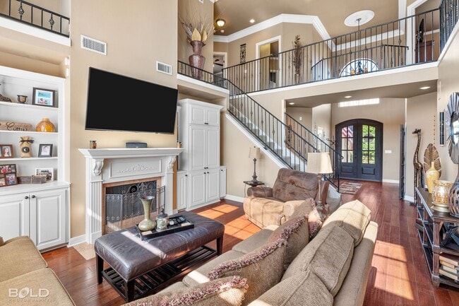 Building Photo - PRIVATE OASIS IN GATED COMMUNITY