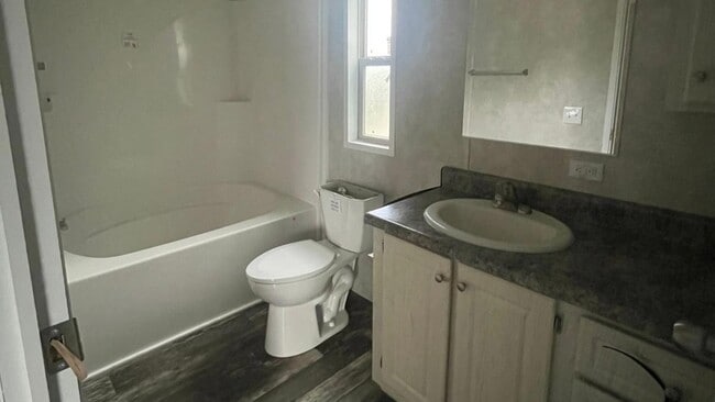 Building Photo - 1030 US-45