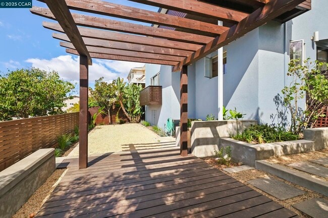 Building Photo - 32 Kenilworth Dr