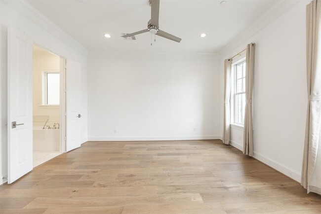Building Photo - 7518 Viano Ln