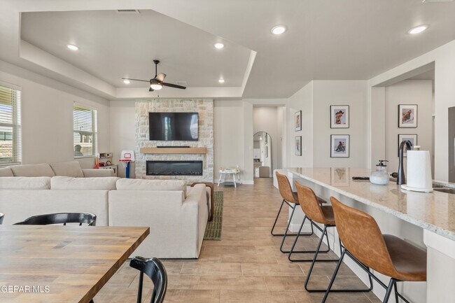Building Photo - 828 Paseo Solar Dr