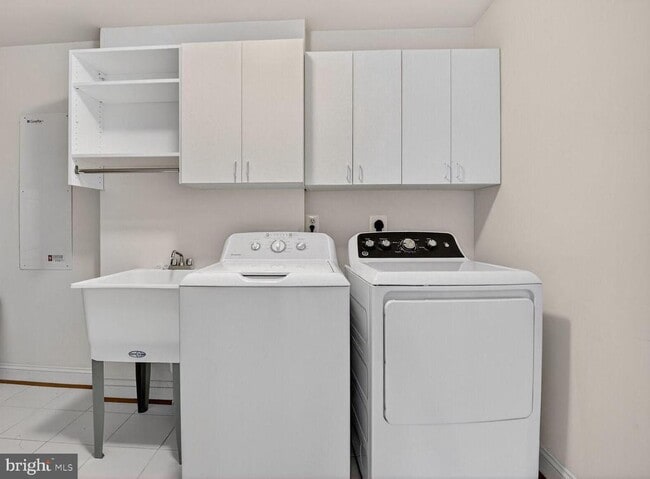 Building Photo - 12013 Montrose Park Pl