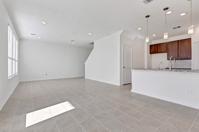 Building Photo - 9423 Castillo Ct