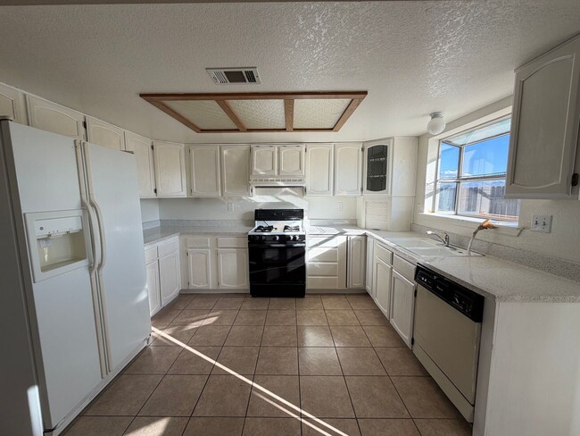 Building Photo - 3 Bedroom House Located in Cul De Sac Near Sportspark