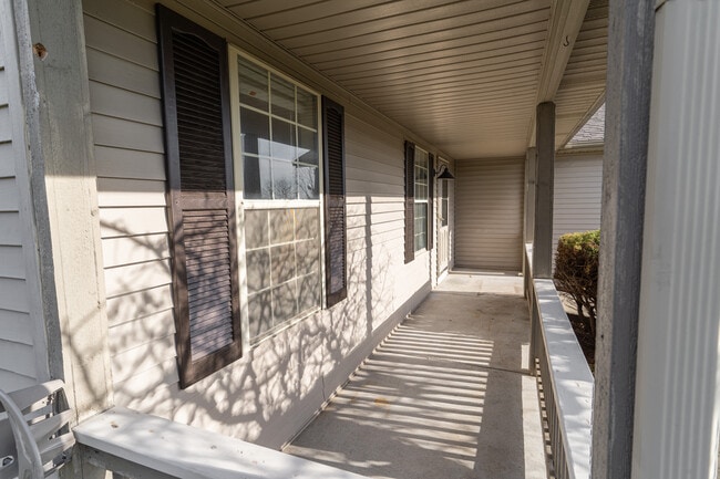 Building Photo - 2521 Woodmeadow Dr SE