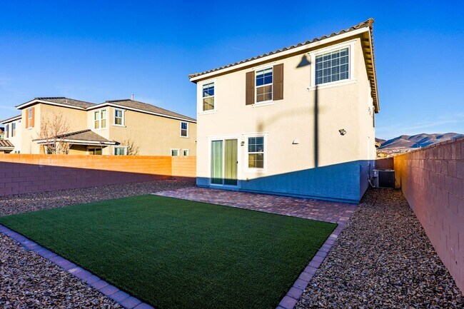 Building Photo - Inspirada Beauty With Bed and Bath On 1st Floor