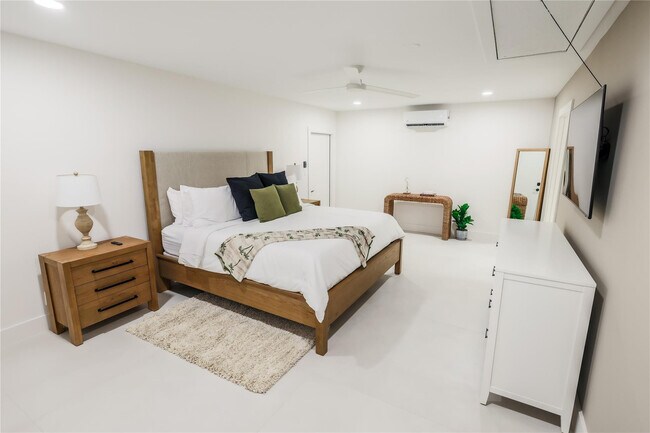 Building Photo - 3127 Sherwood Blvd