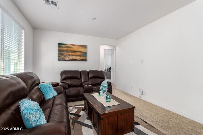 Building Photo - 5747 S Labelle