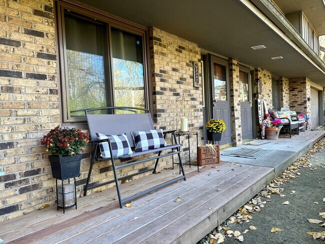 Building Photo - 5345 Wedgewood Dr