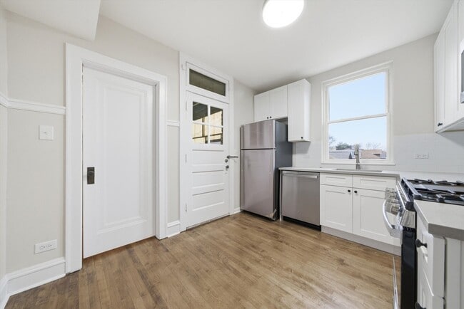 Building Photo - 6938 N Campbell Ave