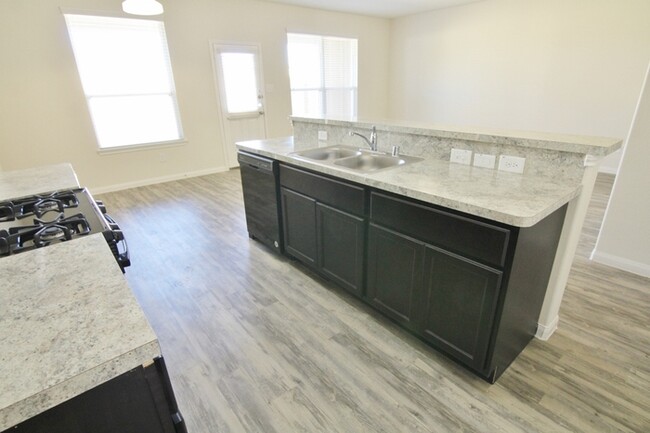 Building Photo - Brenwood Manor - 18242 Bethany Manor Ct, K...
