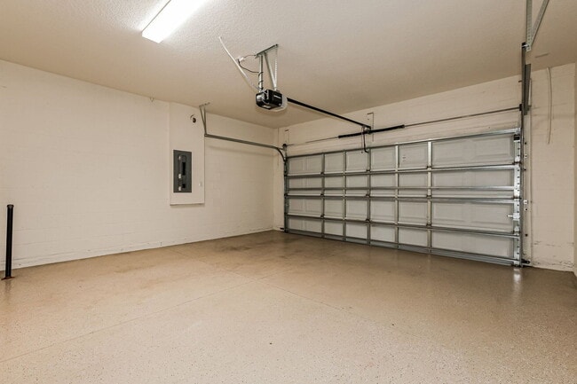 Building Photo - 8679 Bower Bass Cir