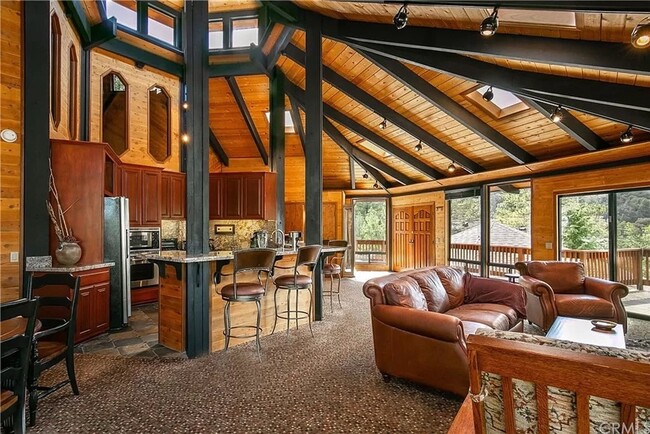 Building Photo - Beautiful 5-Bedroom Home with Mountain Views in Pine Club Mountain!