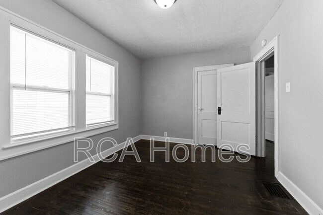 Building Photo - 2948 N Park Ave