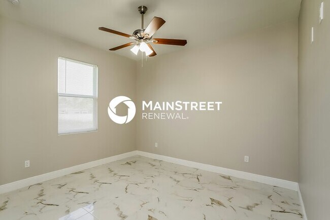 Building Photo - 3 Bedroom Pet-Friendly Home in LEHIGH ACRE...