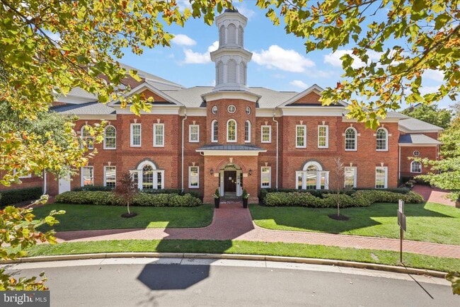 Building Photo - 5053 Kilburn St