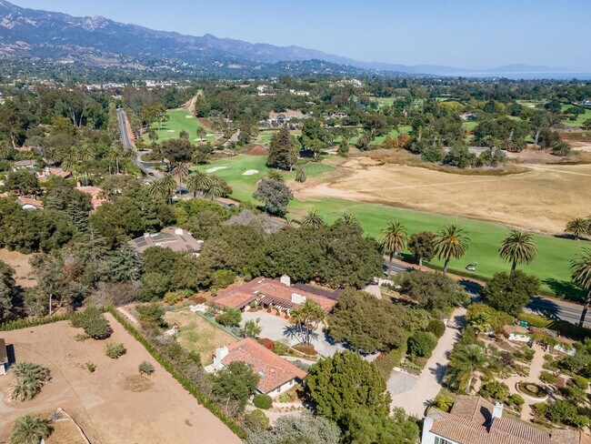 Building Photo - 525 Las Palmas Dr