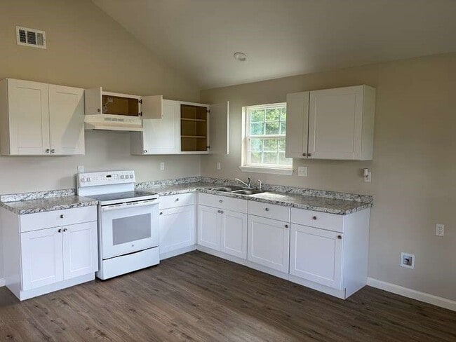 Building Photo - 132 Pine Ridge Dr