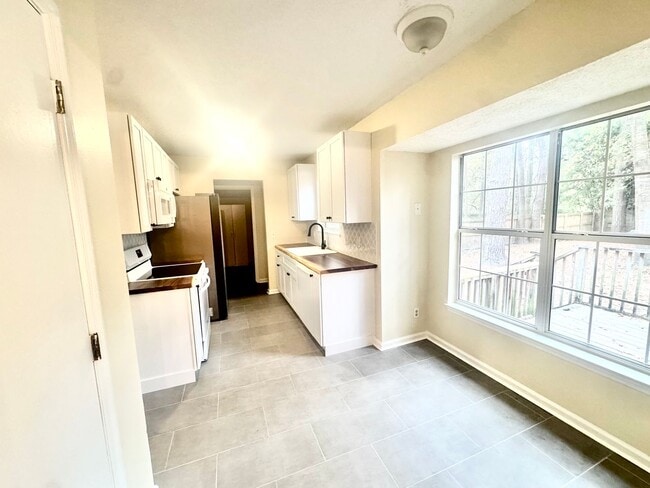 Building Photo - 4 Bedroom Home in Georgetown – Savannah, GA