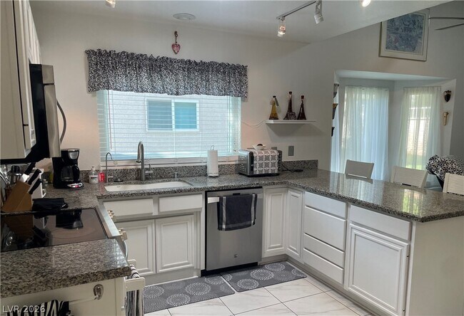 Building Photo - 2833 Sungold Dr